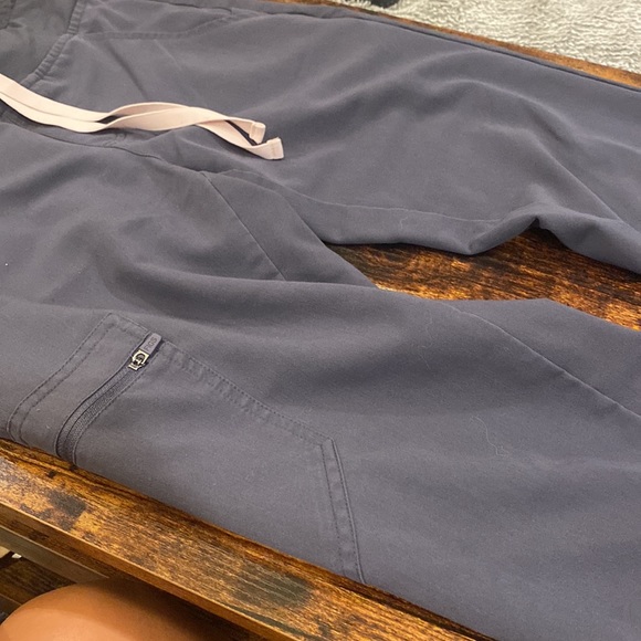 Figs Pants & Jumpsuits Xspetite Charcoal Figs Scrub Joggers Poshmark